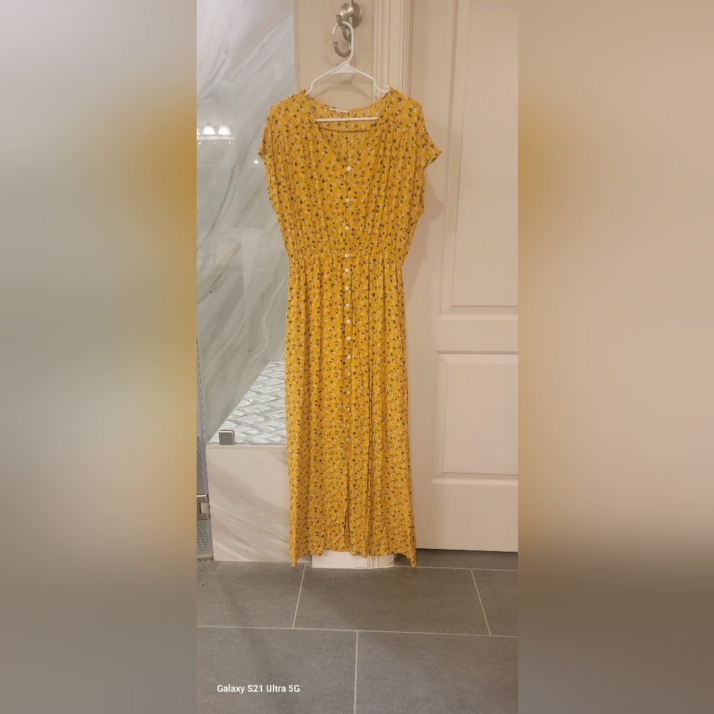 Yellow Tea n Rose maxi dress. Size L.